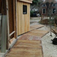 Hout buitengebouw Peize